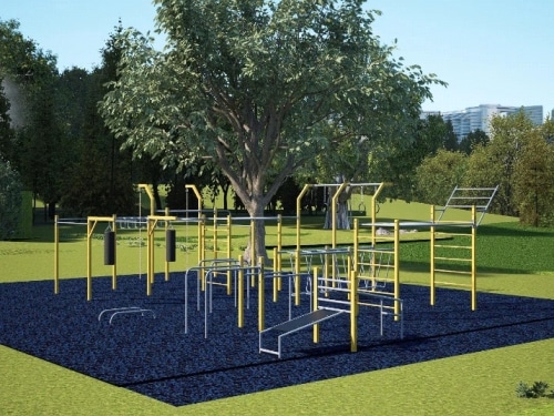 Street workout sprave na otvorenom sa šipkama, ljestvama i karikama za vježbanje